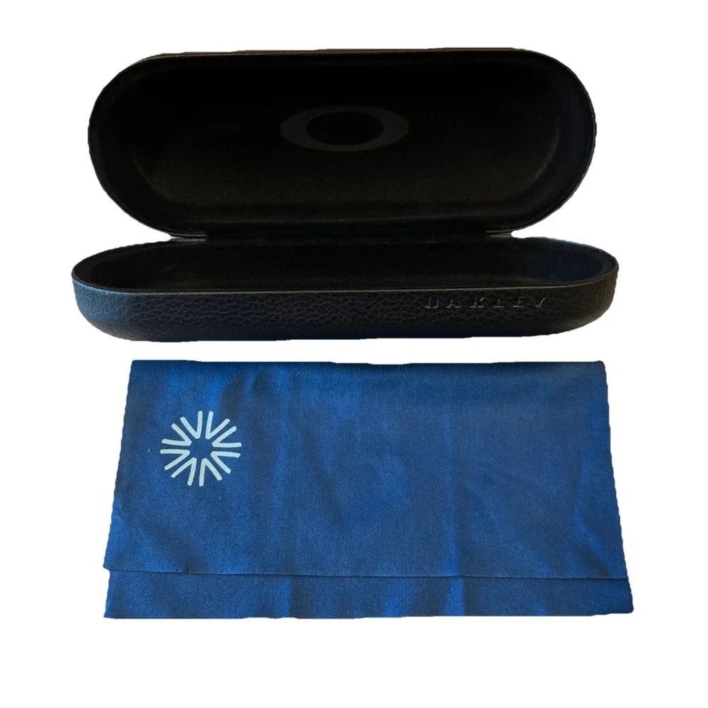 Oakley Large Black hard-sided Sunglasses case with cleaning sleeve